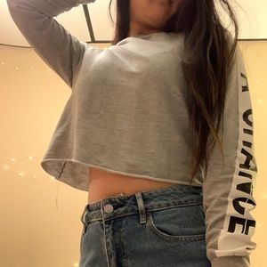 Divided Long sleeve cropped tee
